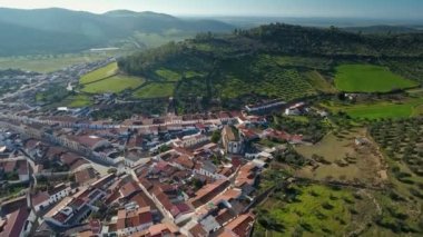 Havadan. Antik İspanyol tarihi kalesi Miraflores, Alconchel, Badajoz kasabasında. Yazın.