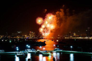 26 Kasım - 27 Kasım 2021 tarihleri arasında düzenlenen Pattaya Havai fişek Festivali. Bu, Kasım 2020 'deki son havai fişek festivalinden bu yana yaşanan pek çok kapatma ve Covid-19 kısıtlamaları nedeniyle, bir yıl içinde Pattaya' daki en büyük etkinlik olacak..