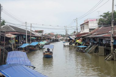 Amphawa Yüzen Pazarı, Samut Songkhram, Tayland-4 Mayıs 2019: Amphawa Yüzen Piyasa Resimleri.