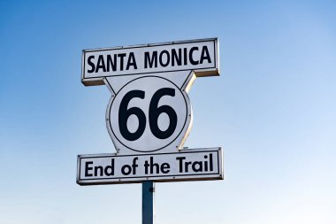 Trenin 66 numaralı karayolu. Santa Monica yol işareti