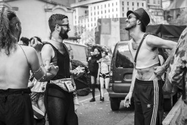  Buenos Aires 'teki yıllık LGBT Onur Yürüyüşü' ne katılanlar ve kahkahalar.