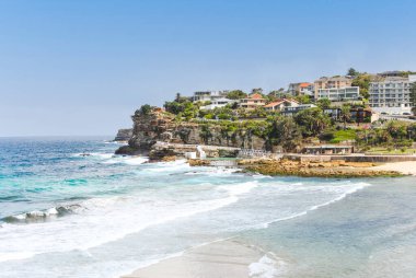 Bronte Beach, Avustralya 'nın Sidney şehrinin doğu banliyölerinde küçük ama popüler bir plajdır..