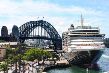 Sydney, Avustralya - 13 Şubat 2017: Sydney limanındaki yolcu gemisi Kraliçe Victoria.