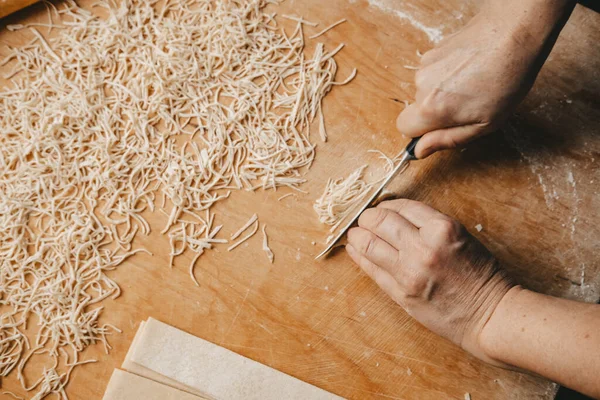 Woman Cuts Dough Knife Makes Homemade Noodles Kitchen Pasta Homemade — Stock Photo, Image