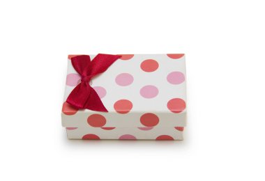 hediye kutusu beyaz arkaplanda izole edildi