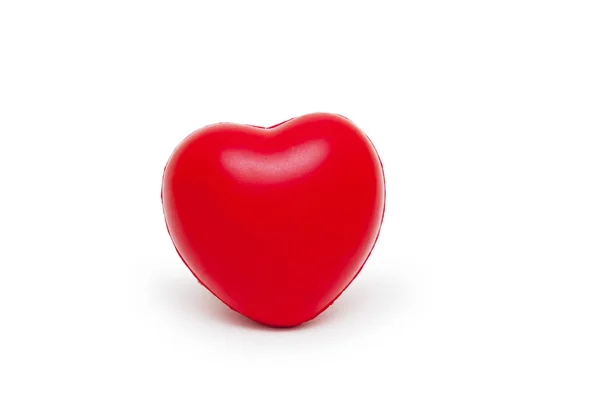 Um coração vermelho isolado no fundo branco — Fotografia de Stock