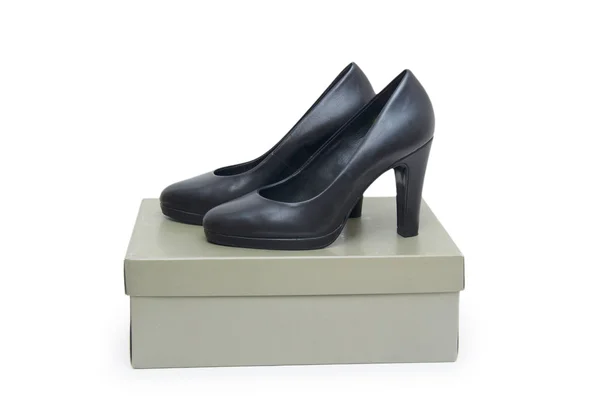 Primer plano de zapatos de tacón alto femeninos sobre fondo blanco —  Fotos de Stock