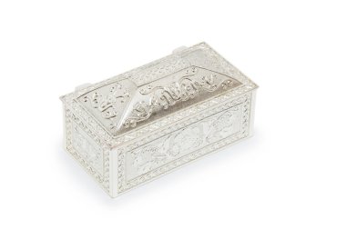 beyaz izole gümüş takı kutusu