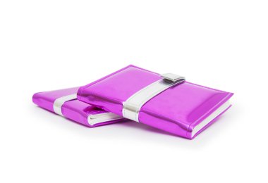 Beyaz arka plan üzerinde izole pembe kitaplar