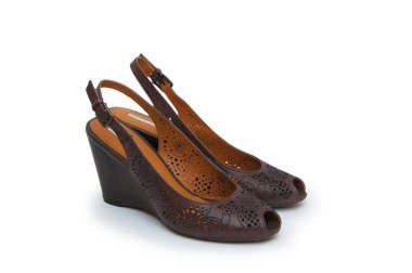 Kadınların yüksek topuk ayakkabı beyaz arka plan