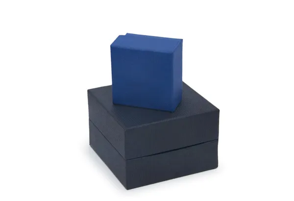 Siyah ve mavi kutular üzerinde beyaz izole — Stok fotoğraf