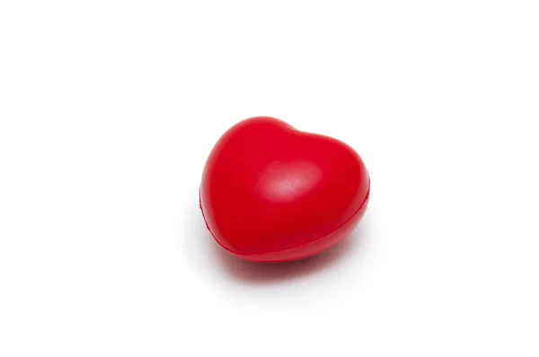 Um coração vermelho isolado no fundo branco — Fotografia de Stock