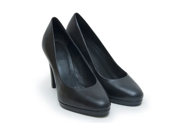 Μεγέθυνση του γυναικεία παπούτσια με ψηλά τακούνια πάνω από το λευκό φόντο — Φωτογραφία Αρχείου