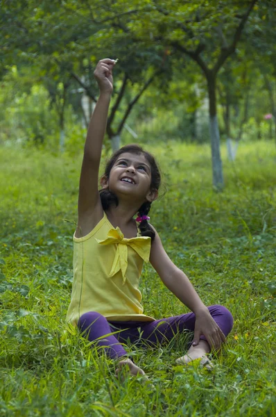 Cute little girl having fun outdoors — Stock Photo, Image