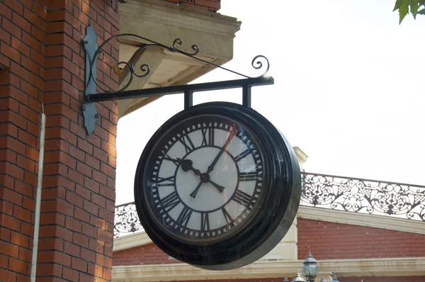 Outdoor wall clock — Stock Photo, Image