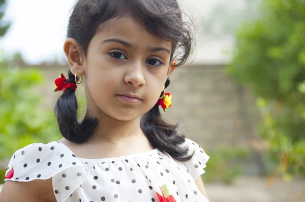 Cute little girl outdoor in summer day — Stock Photo, Image