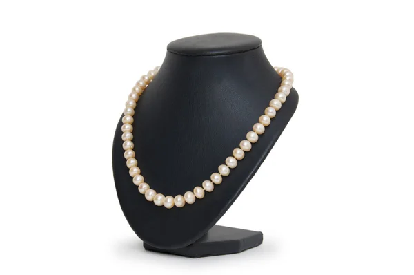 Collier perle sur mannequin noir isolé — Photo