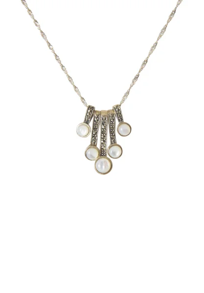 Collana in argento isolata sullo sfondo bianco — Foto Stock