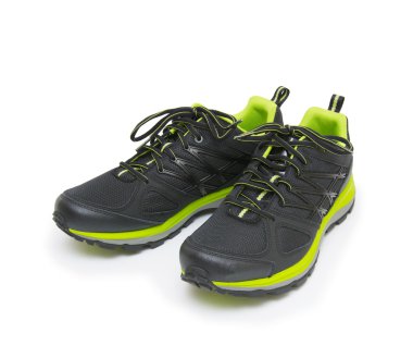 Beyaz arkaplanda izole edilmiş spor ayakkabılar