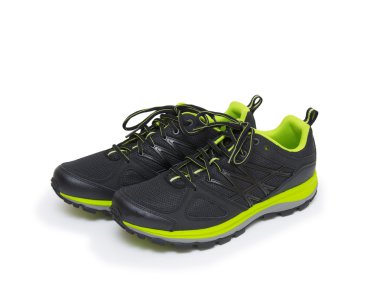 Beyaz arkaplanda izole edilmiş spor ayakkabılar