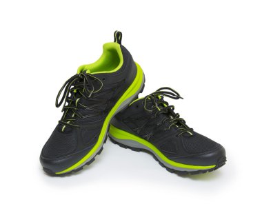 Beyaz arkaplanda izole edilmiş spor ayakkabılar 