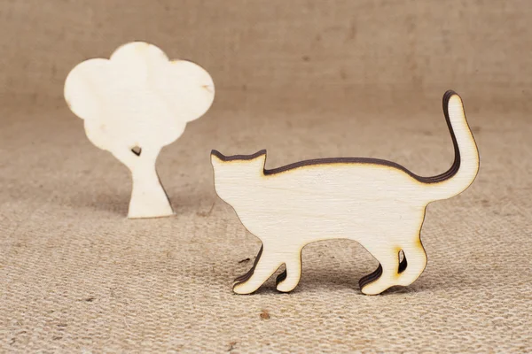 Wooden cat figure with tree — Stock Photo, Image