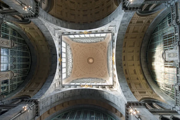 Järnvägsstationen i antwerpen, Belgien — Stockfoto