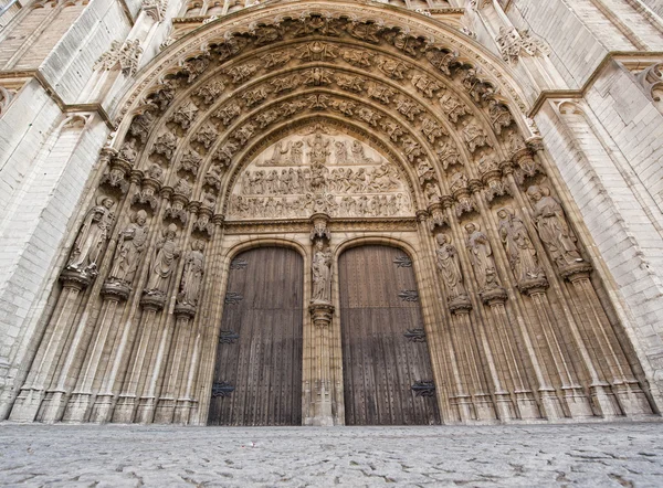 Entrada a la Catedral de Nuestra Señora de Amberes, Bélgica —  Fotos de Stock