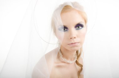 yaratıcı makyaj ile kadın portresi