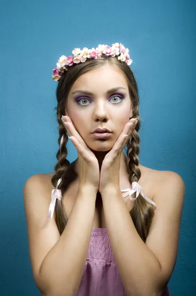 Retrato de chica hermosa sorprendida — Foto de Stock