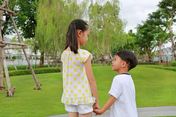 Asian Children Green Park Asian Little Boy Girl Child Hand — Stock Photo, Image