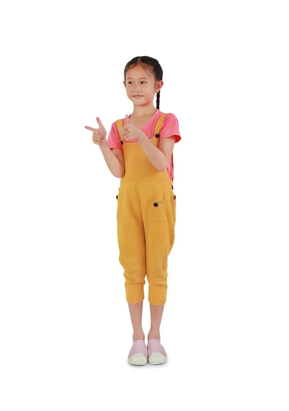 Azjatka Mała Dziewczynka Gest Palec Wskazując Patrzeć Obok Izolowane Białym — Zdjęcie stockowe