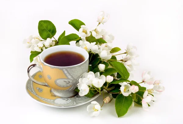 Bir fincan kahve çiçekli — Stok fotoğraf