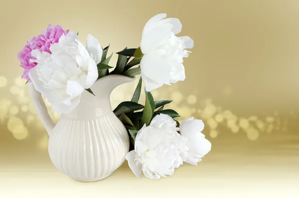 Bouquet of peonies in a vase — Stock Photo, Image