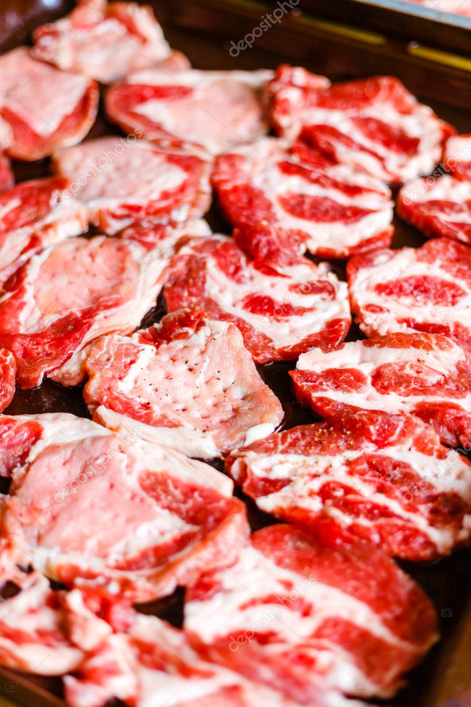 Bir tavada taze çiğ et — Stok Foto © Ryhor 47149903