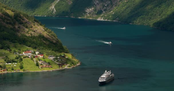Geirangerfjord, Норвегія. Touristic Ship Ferry Boat Cruise Ship Liner Floating Near Geiranger In Geirangerfjorden In Sunny Summer Day Знаменита норвезька пам "ятка і популярна мета — стокове відео