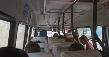 Kusadasi, Aydın İli, Türkiye - 9 Eylül 2019: Mininus Van Car ile Trip Drive. FPV