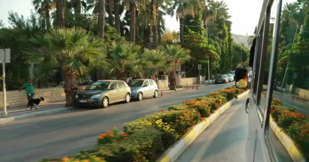 Kusadasi, prowincja Aydin, Turcja - wrzesień 9, 2019: Trip Drive On Mininus Van Car. FPV — Wideo stockowe