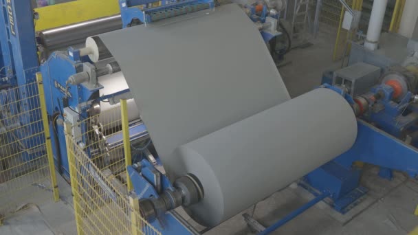 Old Manufactoring equipment Produce Paper Machine Shafts At Paper Mill. equipment. Paper Production. canon log, c log, clog, c-log, ungraded — Stock Video