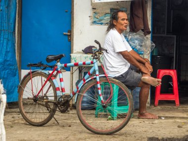 Jakarta, Endonezya - 20 Şubat 2018: Jakarta sokaklarında yaşayan halk.