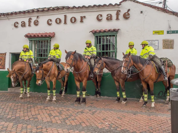 Bogota Colombia May 2016 Policemen Horses Plaza Del Chorro Del — ストック写真