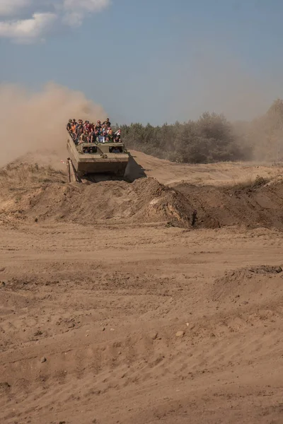 Borne Sulinowo Poland August 2015 Military Armoured Vehicle Takes Tourists — Stock Photo, Image