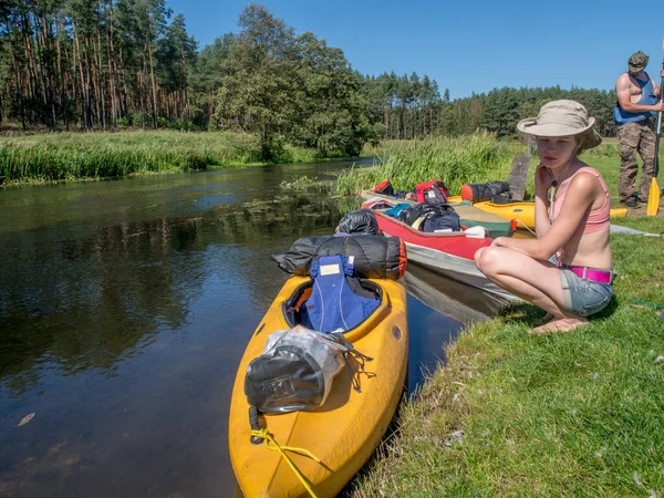 Río Wda Polonia Agosto 2016 Kayaker Orilla Del Río Durante — Foto de Stock