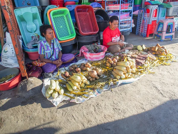 Wamena Indonesia January 2015 Local People Selling Different Goods Street — Stock Photo, Image