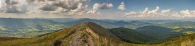 Tarnica Dağı, Bieszczady Dağları, Karpatlar ve Polonya 'dan panoramik manzara