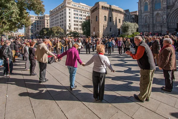 Barcelona Spain February 2013 People Holding Hands Dancing National Dance — Stock fotografie