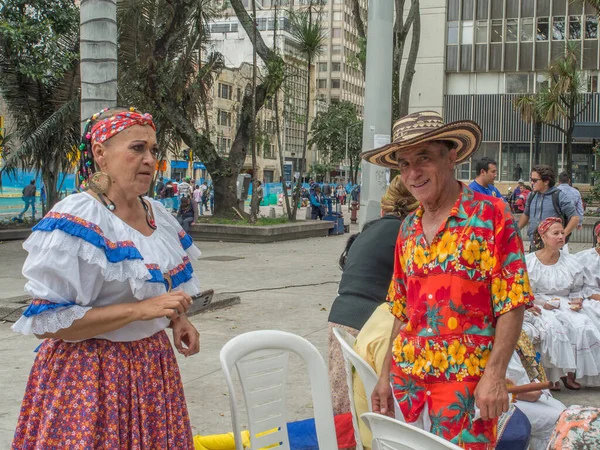 Bogotá Colômbia Setembro 2017 Homem Mulher Emolduram Grupo Dança Popular — Fotografia de Stock