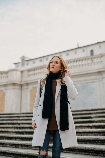 Young Blonde Woman Exploring Streets Europe — стокове фото