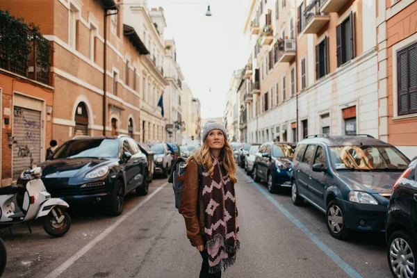 Young Blonde Woman Exploring Streets Europe — Stok Foto