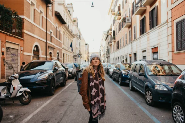 Young Blonde Woman Exploring Streets Europe Стоковое Изображение